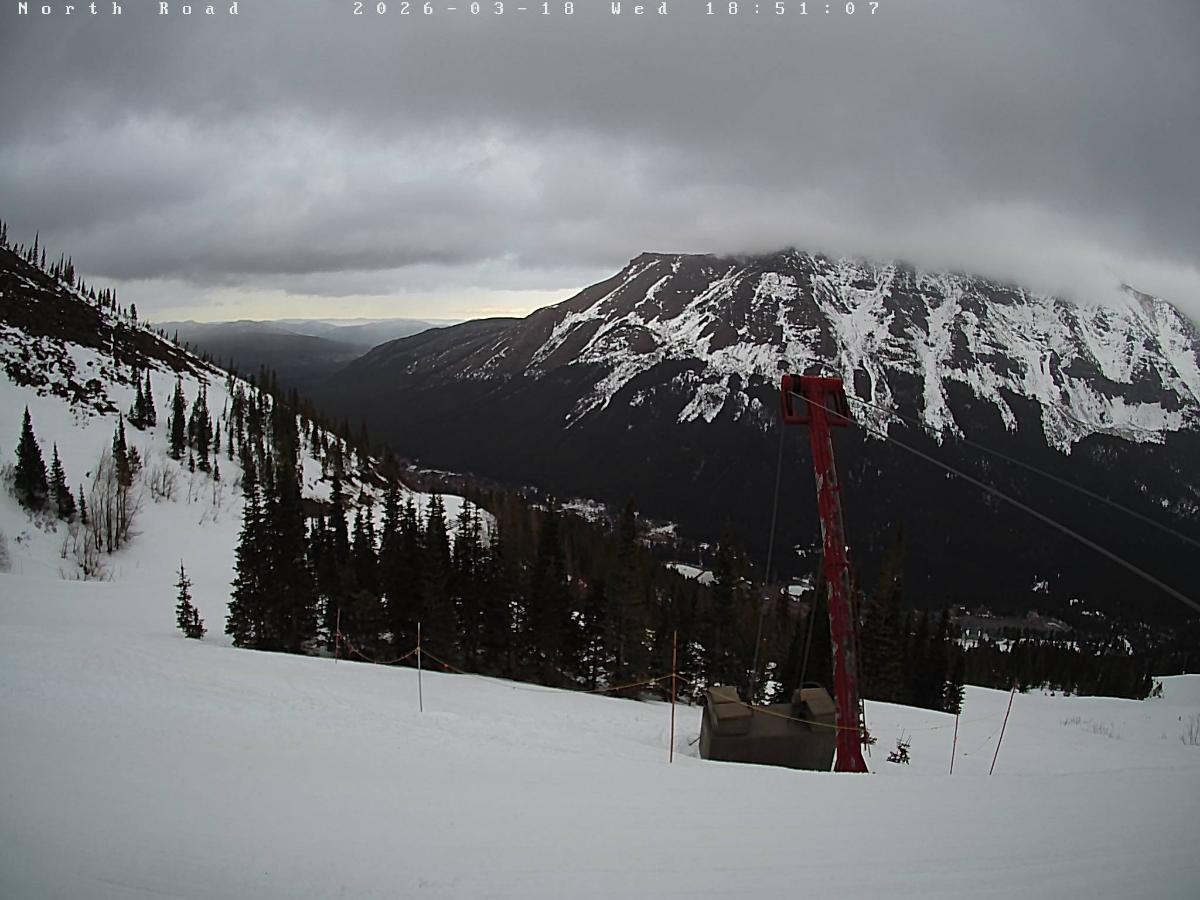 Webcam Castle Mountain: North Road