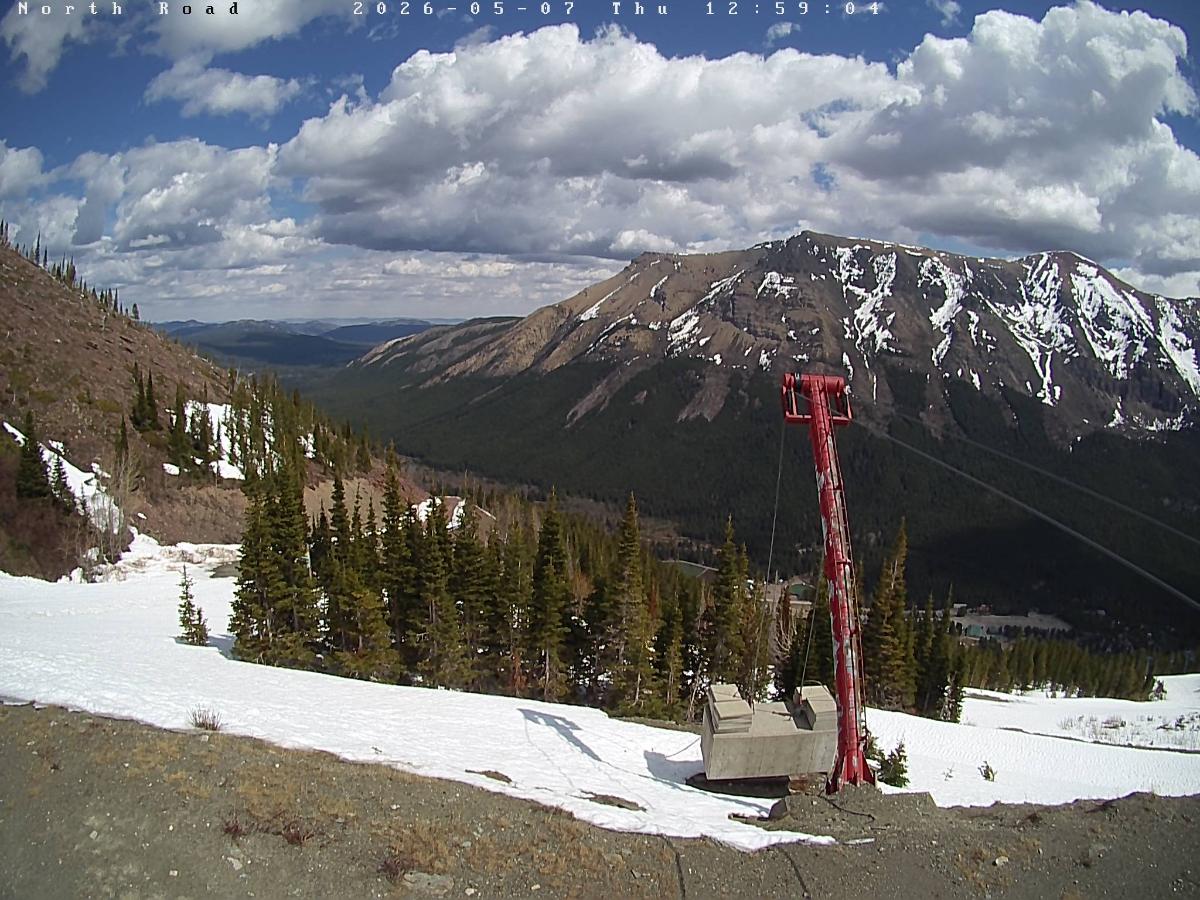 Webcam Castle Mountain: North Road