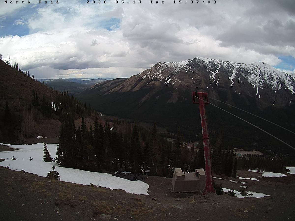 Webcam Castle Mountain: North Road