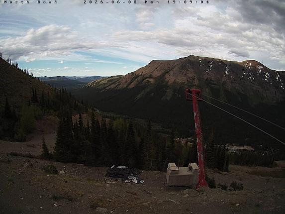 Webcam Castle Mountain: North Road