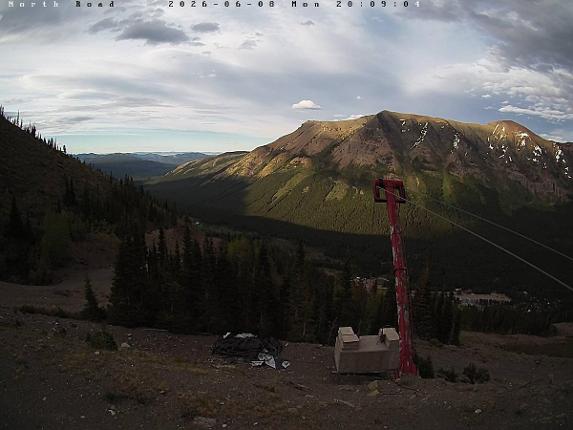 Webcam Castle Mountain: North Road