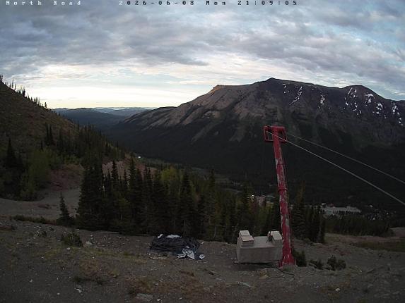 Webcam Castle Mountain: North Road