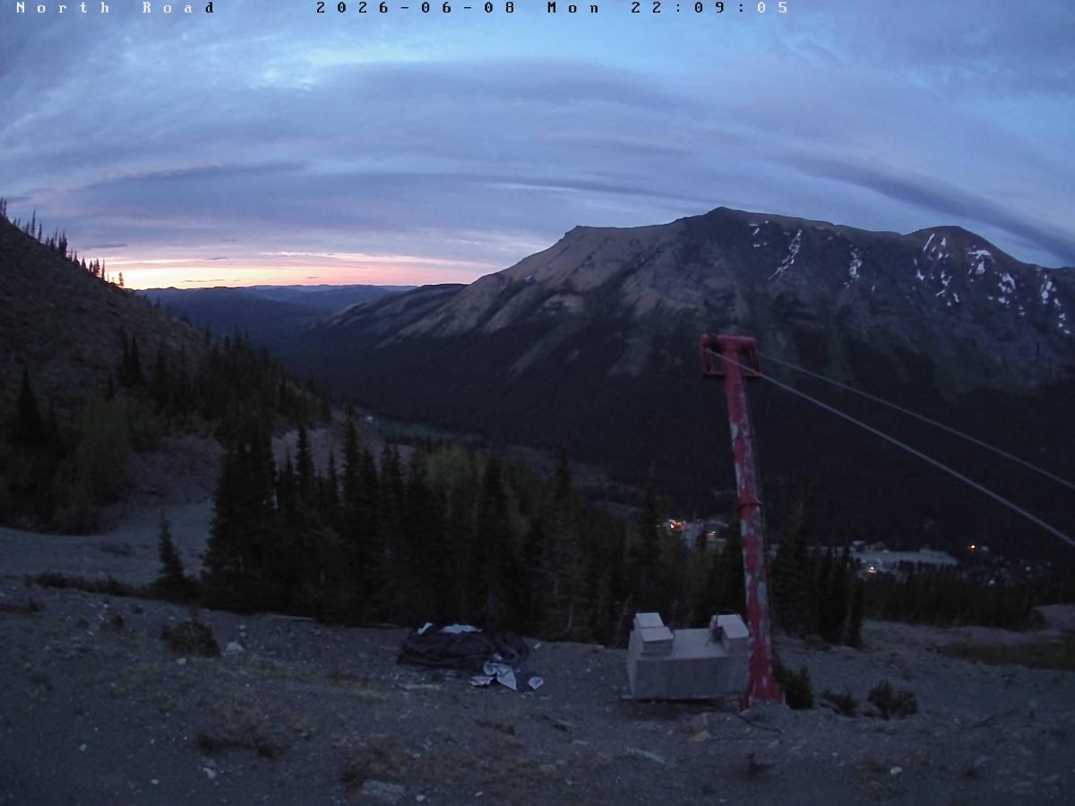 Webcam Castle Mountain: North Road