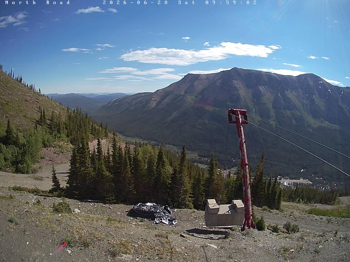Webcam Castle Mountain: North Road