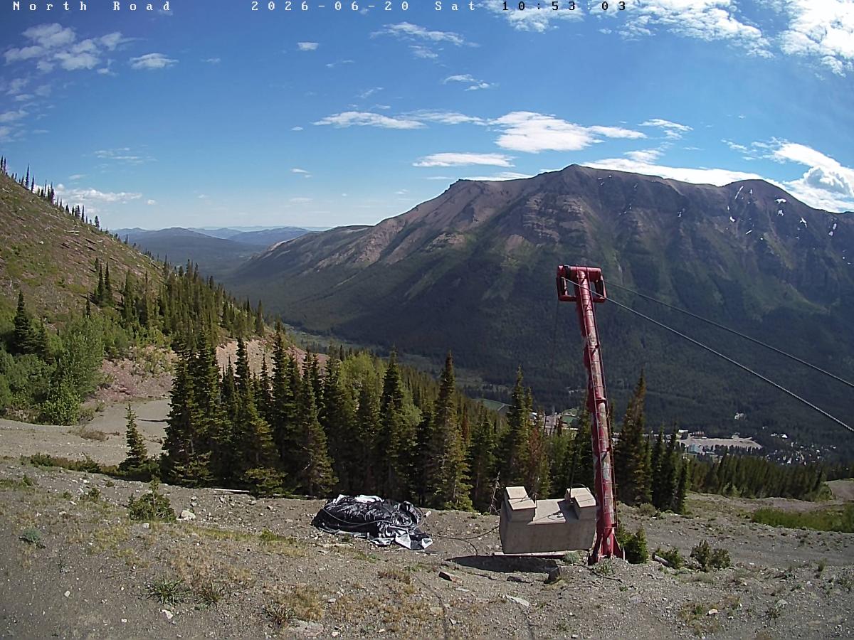 Webcam Castle Mountain: North Road