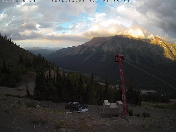 Webcam Castle Mountain: North Road