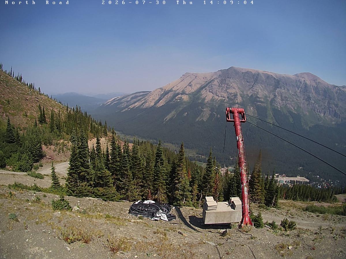Webcam Castle Mountain: North Road