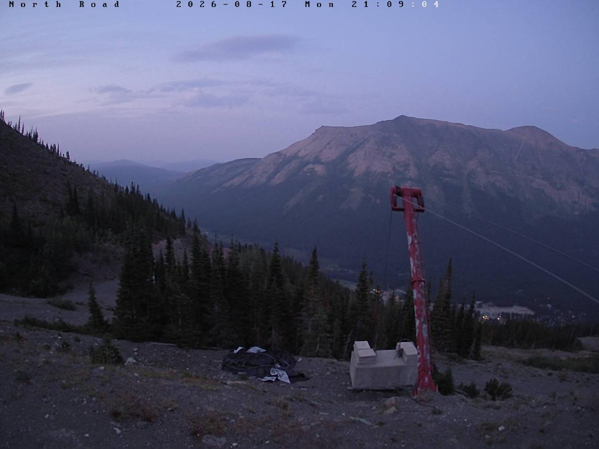 Webcam Castle Mountain: North Road