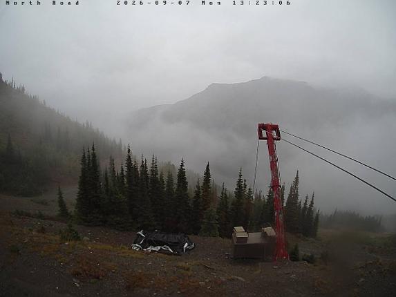 Webcam Castle Mountain: North Road
