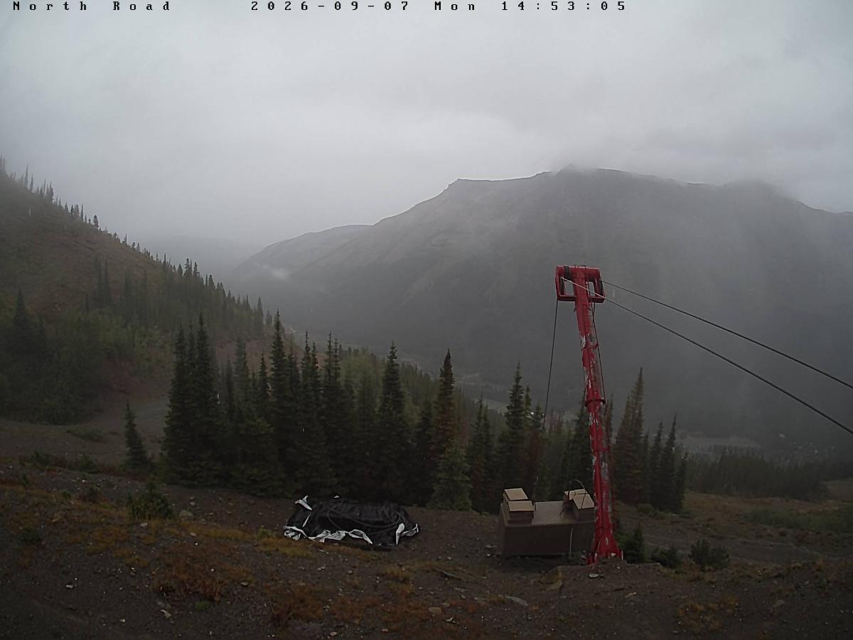Webcam Castle Mountain: North Road