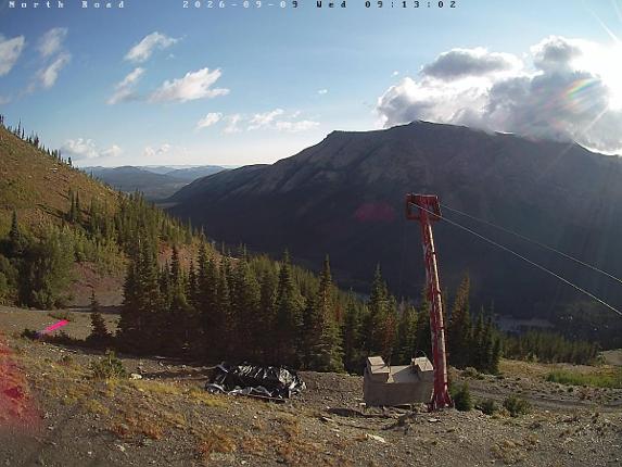 Webcam Castle Mountain: North Road
