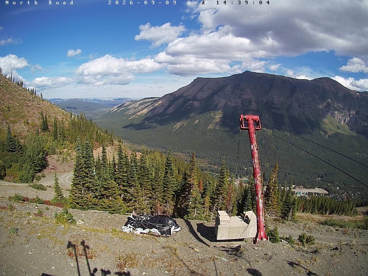 Webcam Castle Mountain: North Road