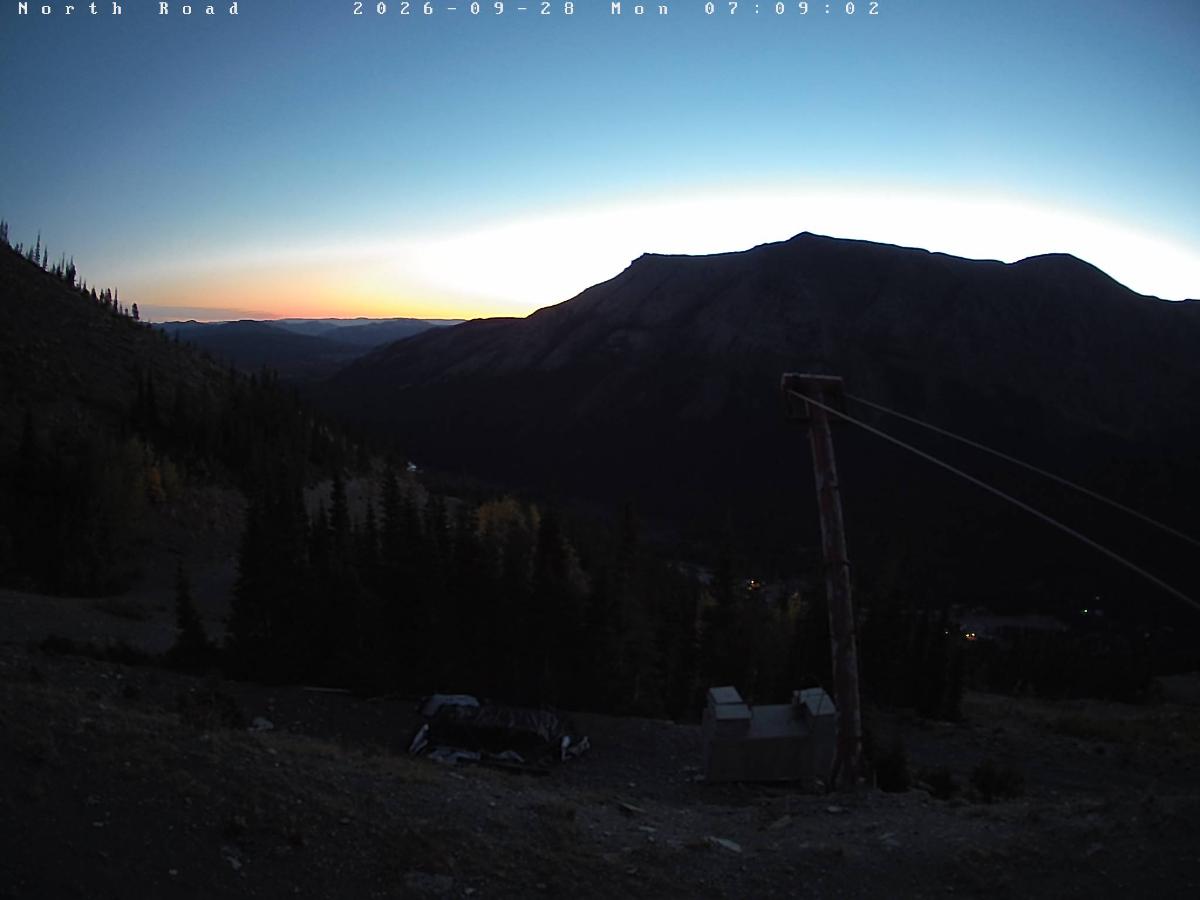 Webcam Castle Mountain: North Road