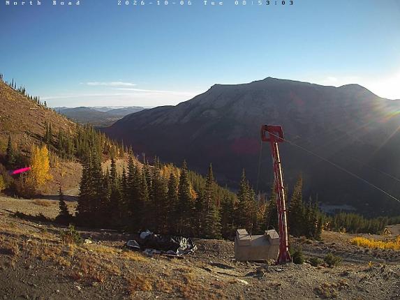 Webcam Castle Mountain: North Road