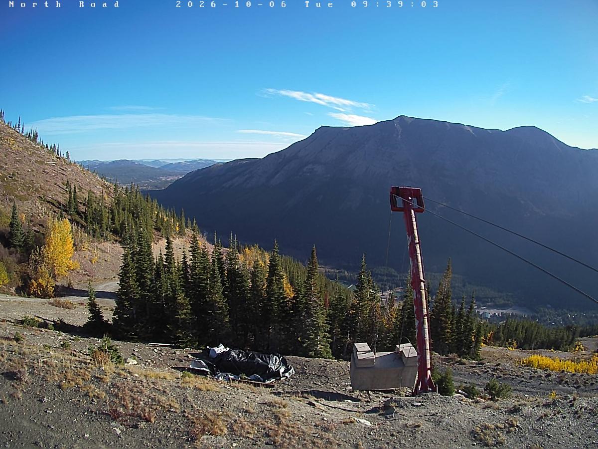 Webcam Castle Mountain: North Road