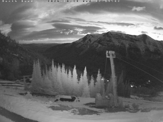 Webcam Castle Mountain: North Road