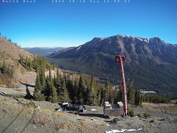 Webcam Castle Mountain: North Road