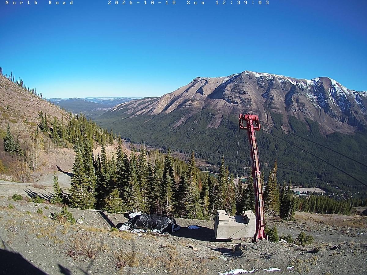 Webcam Castle Mountain: North Road