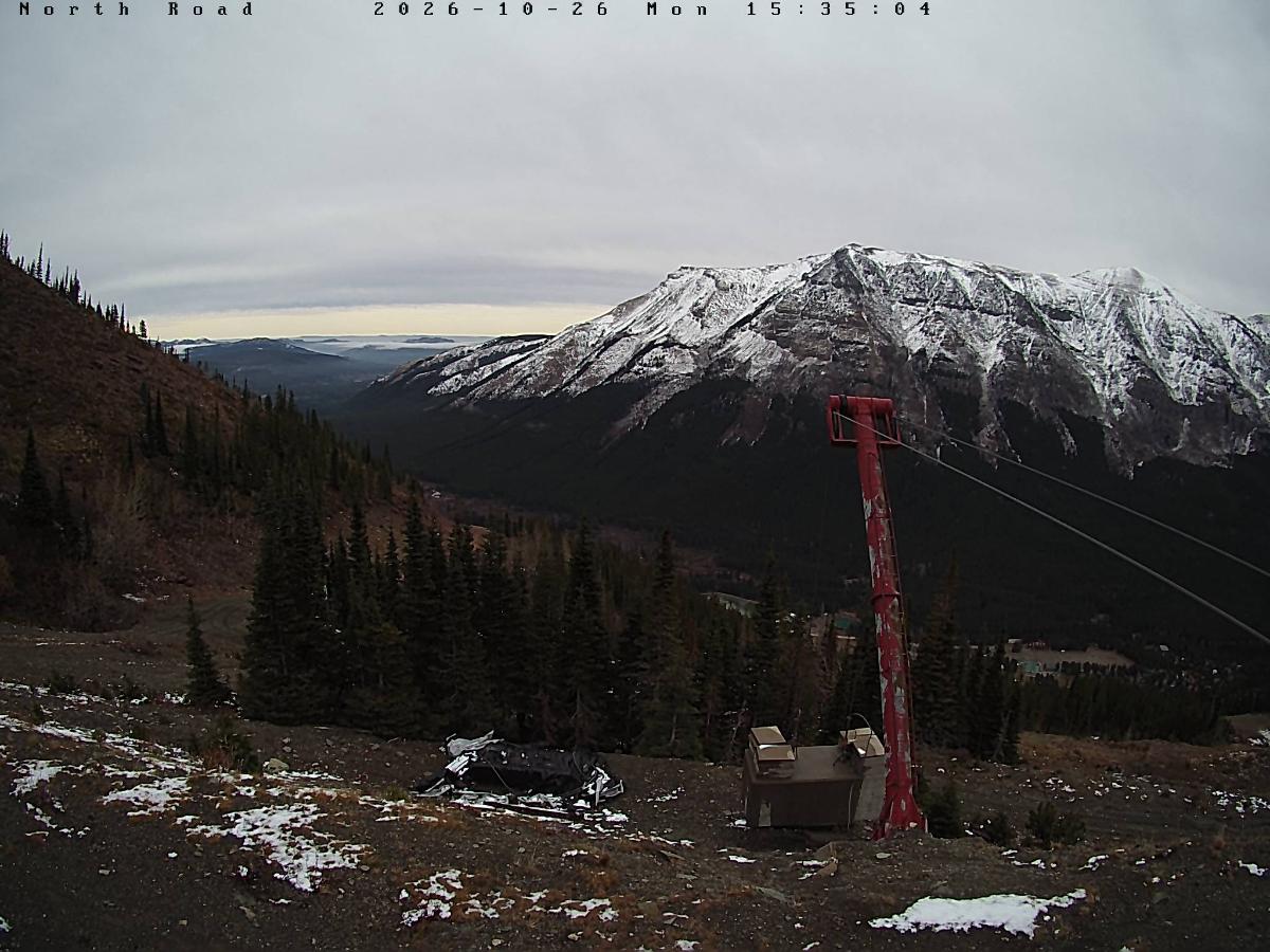 Webcam Castle Mountain: North Road