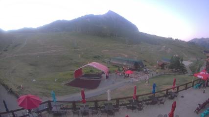 Crested Butte: Base area (skicb.com)