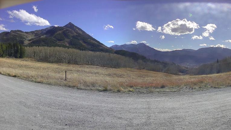 Webcam Crested Butte: Umbrella Bar at Ten Peaks