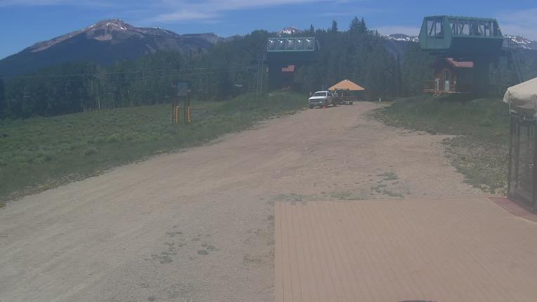 Webcam Crested Butte: Umbrella Bar at Ten Peaks