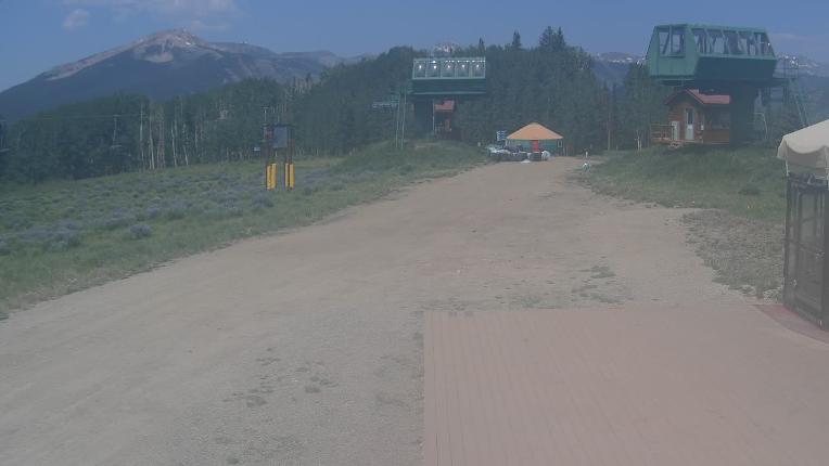 Webcam Crested Butte: Umbrella Bar at Ten Peaks
