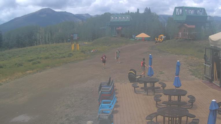 Webcam Crested Butte: Umbrella Bar at Ten Peaks