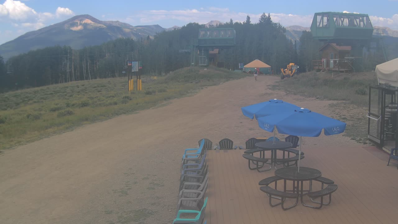 Webcam Crested Butte: Umbrella Bar at Ten Peaks