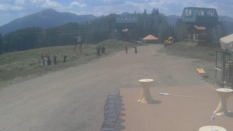Webcam Crested Butte: Umbrella Bar at Ten Peaks