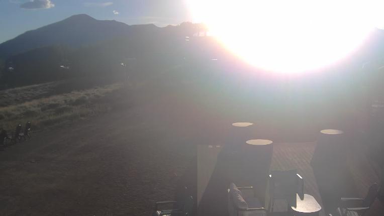 Webcam Crested Butte: Umbrella Bar at Ten Peaks
