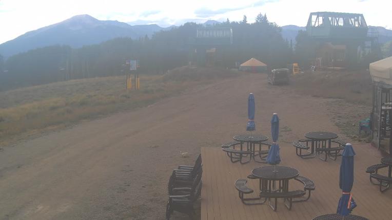 Webcam Crested Butte: Umbrella Bar at Ten Peaks
