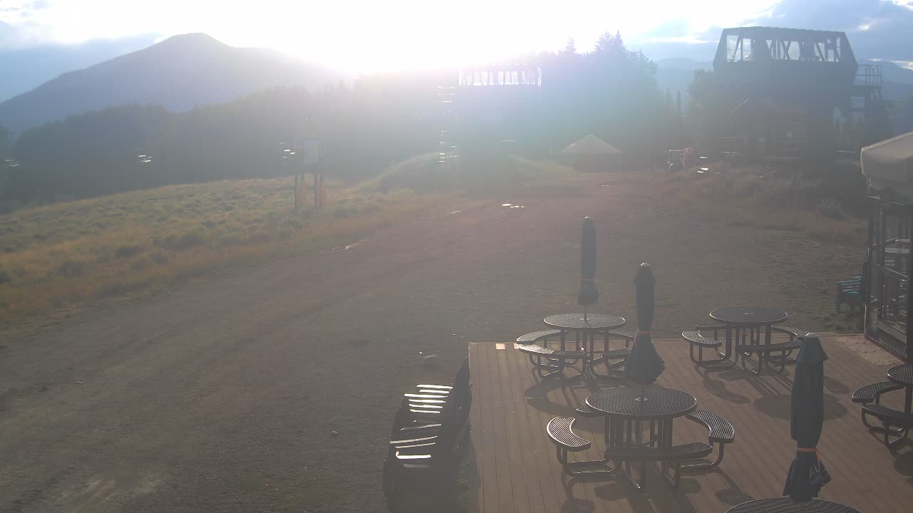 Webcam Crested Butte: Umbrella Bar at Ten Peaks