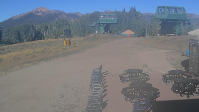 Webcam Crested Butte: Umbrella Bar at Ten Peaks