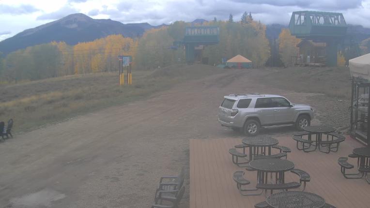 Webcam Crested Butte: Umbrella Bar at Ten Peaks