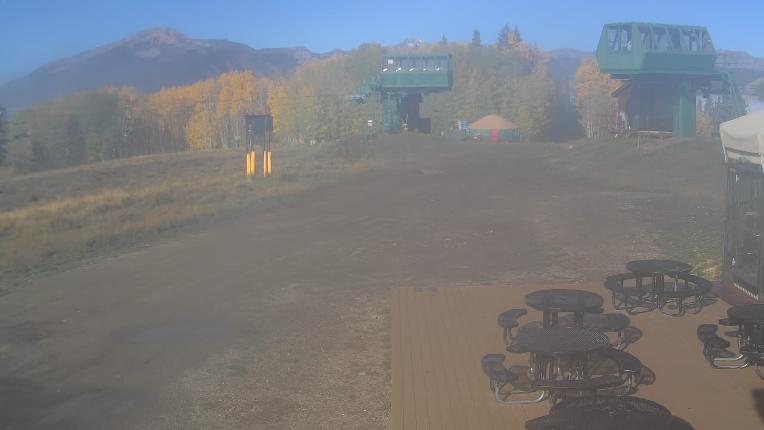 Webcam Crested Butte: Umbrella Bar at Ten Peaks
