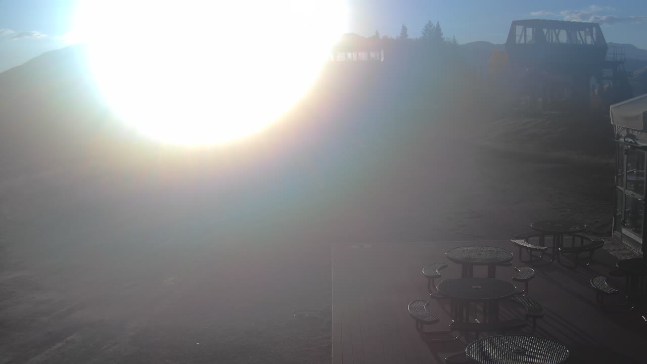 Webcam Crested Butte: Umbrella Bar at Ten Peaks