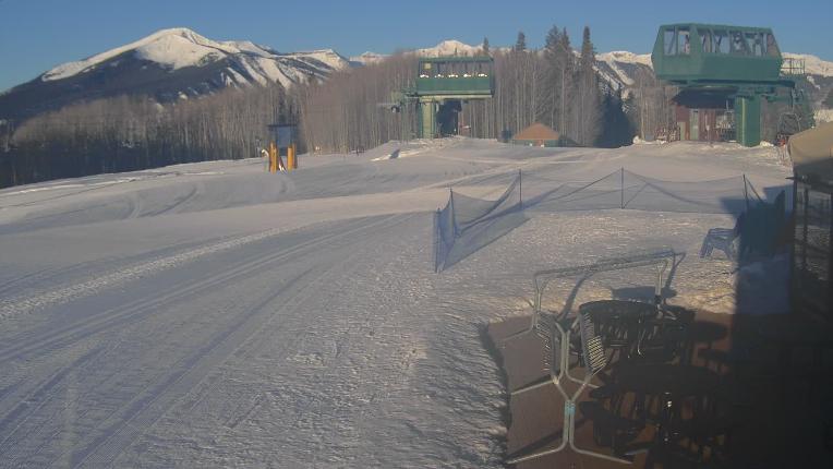 Webcam Crested Butte: Umbrella Bar at Ten Peaks