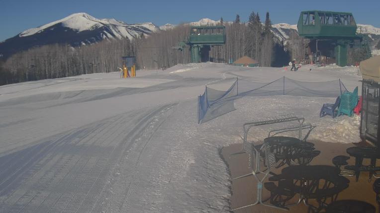 Webcam Crested Butte: Umbrella Bar at Ten Peaks