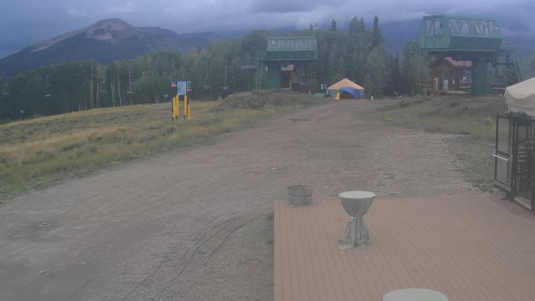 Webcam Crested Butte: Umbrella Bar at Ten Peaks