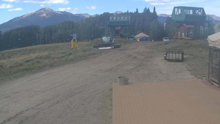 Webcam Crested Butte: Umbrella Bar at Ten Peaks