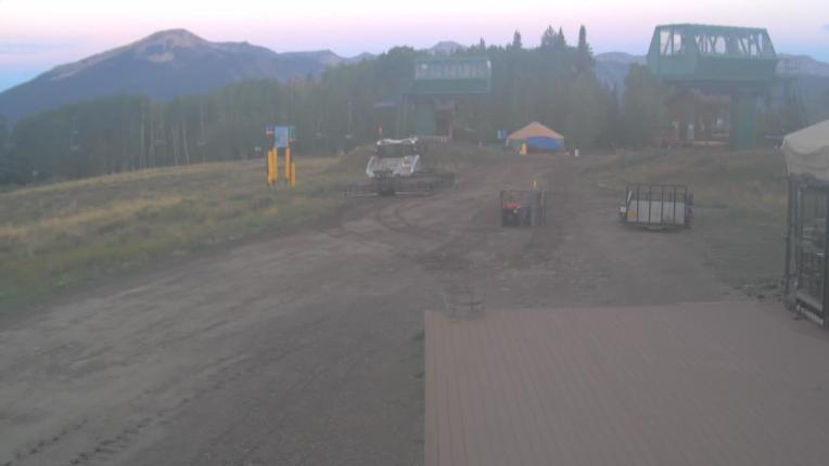 Webcam Crested Butte: Umbrella Bar at Ten Peaks
