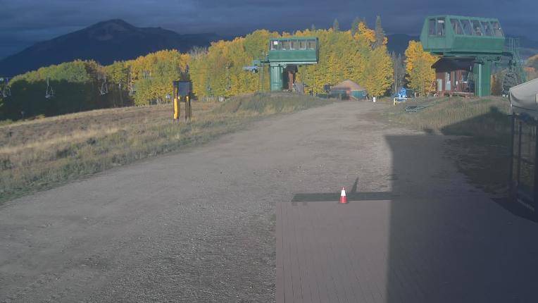 Webcam Crested Butte: Umbrella Bar at Ten Peaks