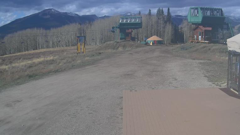Webcam Crested Butte: Umbrella Bar at Ten Peaks