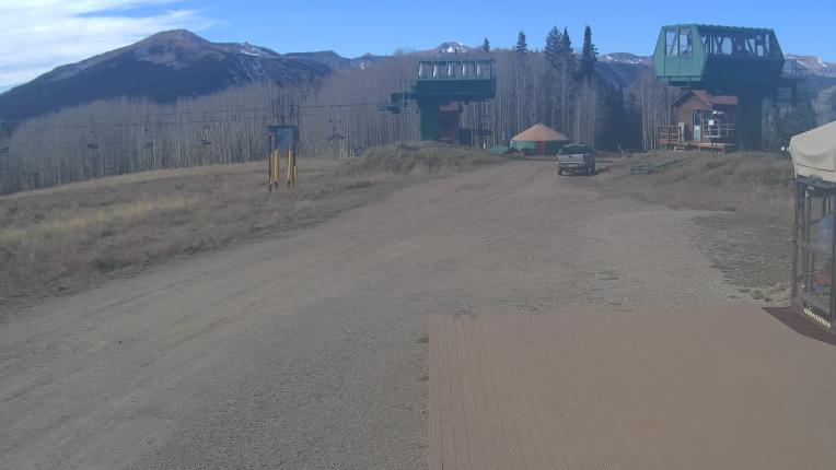 Webcam Crested Butte: Umbrella Bar at Ten Peaks