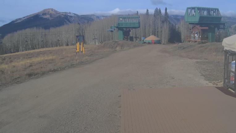 Webcam Crested Butte: Umbrella Bar at Ten Peaks