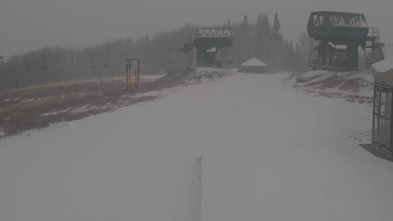 Webcam Crested Butte: Umbrella Bar at Ten Peaks
