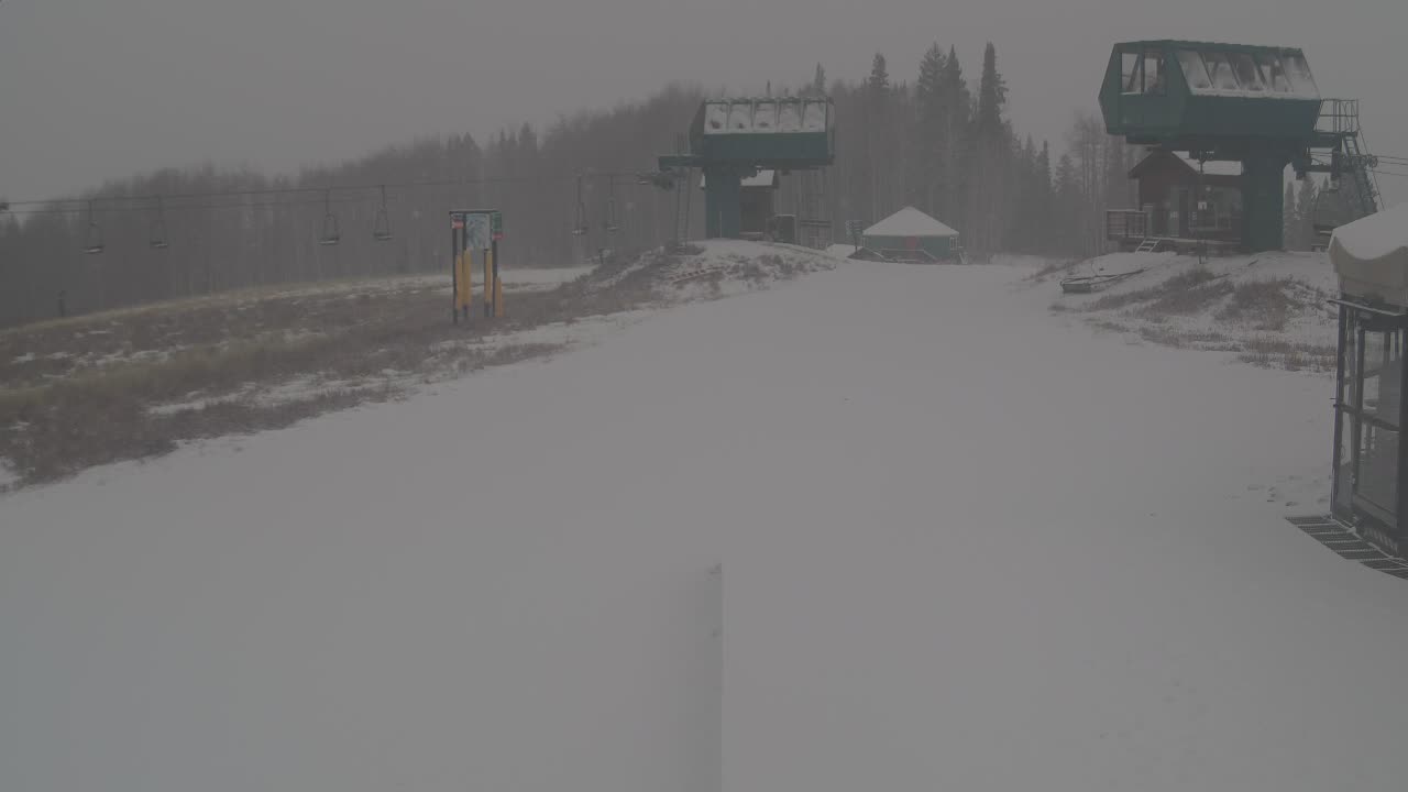Webcam Crested Butte: Umbrella Bar at Ten Peaks