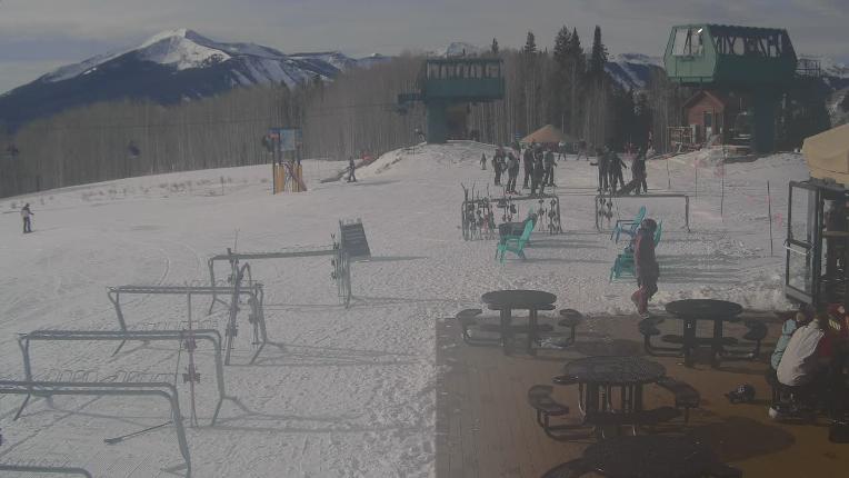 Webcam Crested Butte: Umbrella Bar at Ten Peaks