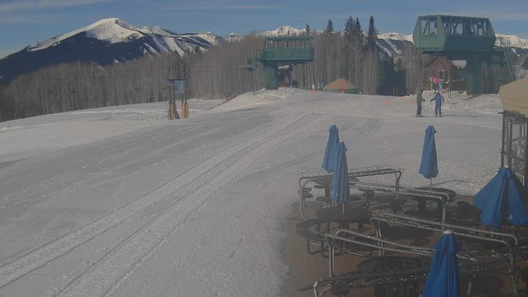 Webcam Crested Butte: Umbrella Bar at Ten Peaks